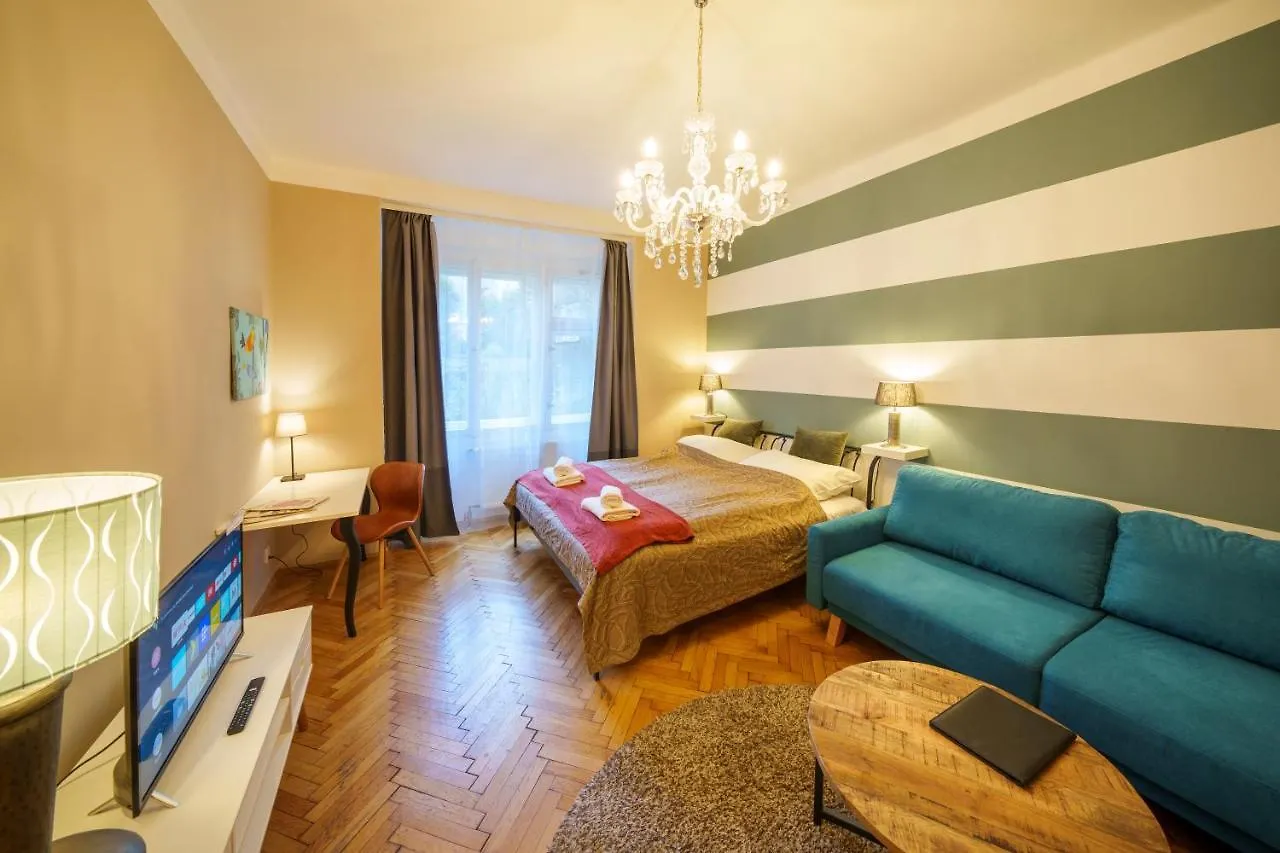 Dlouha Apartment With Balcony Prague