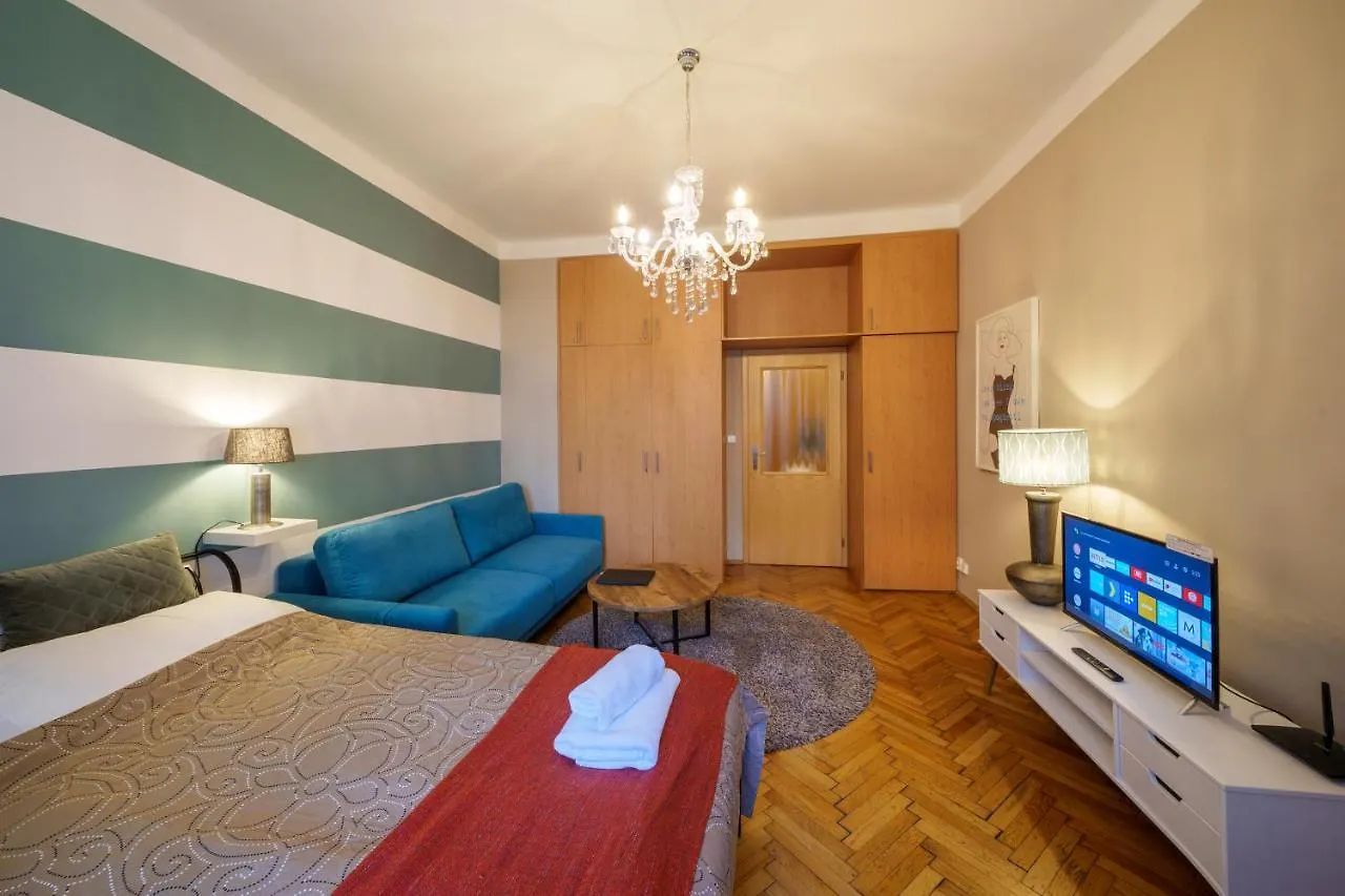 Dlouha Apartment With Balcony Prague