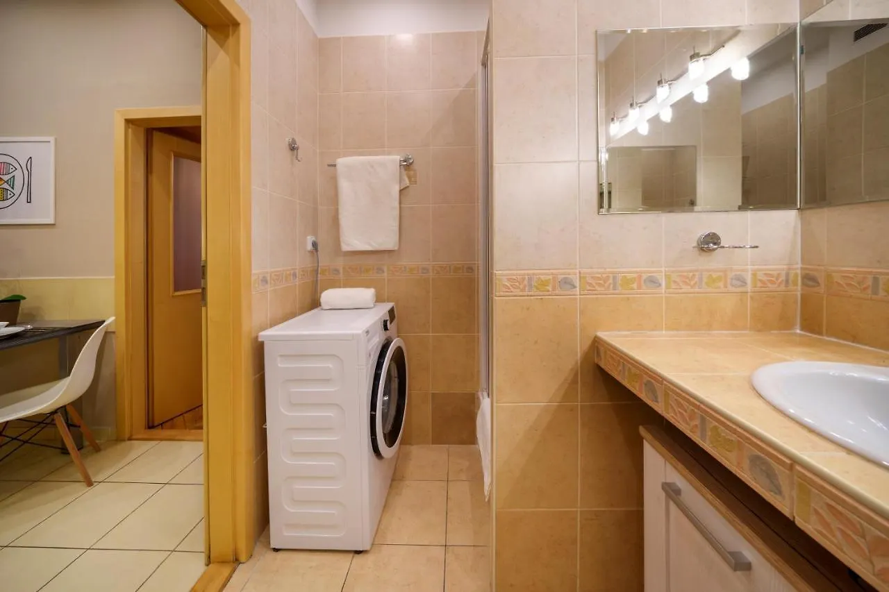 Dlouha Apartment With Balcony Prague
