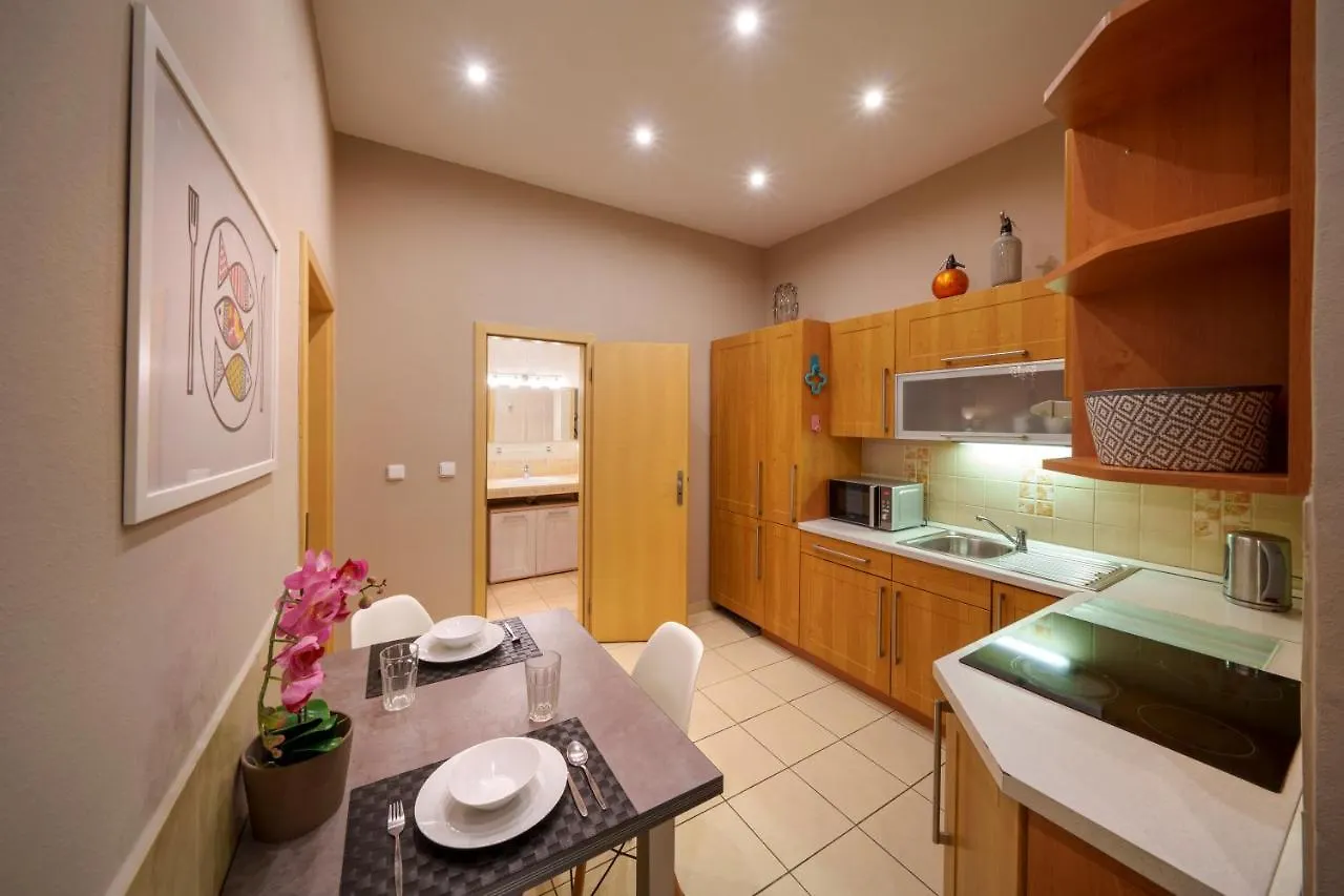 Dlouha Apartment With Balcony 프라하